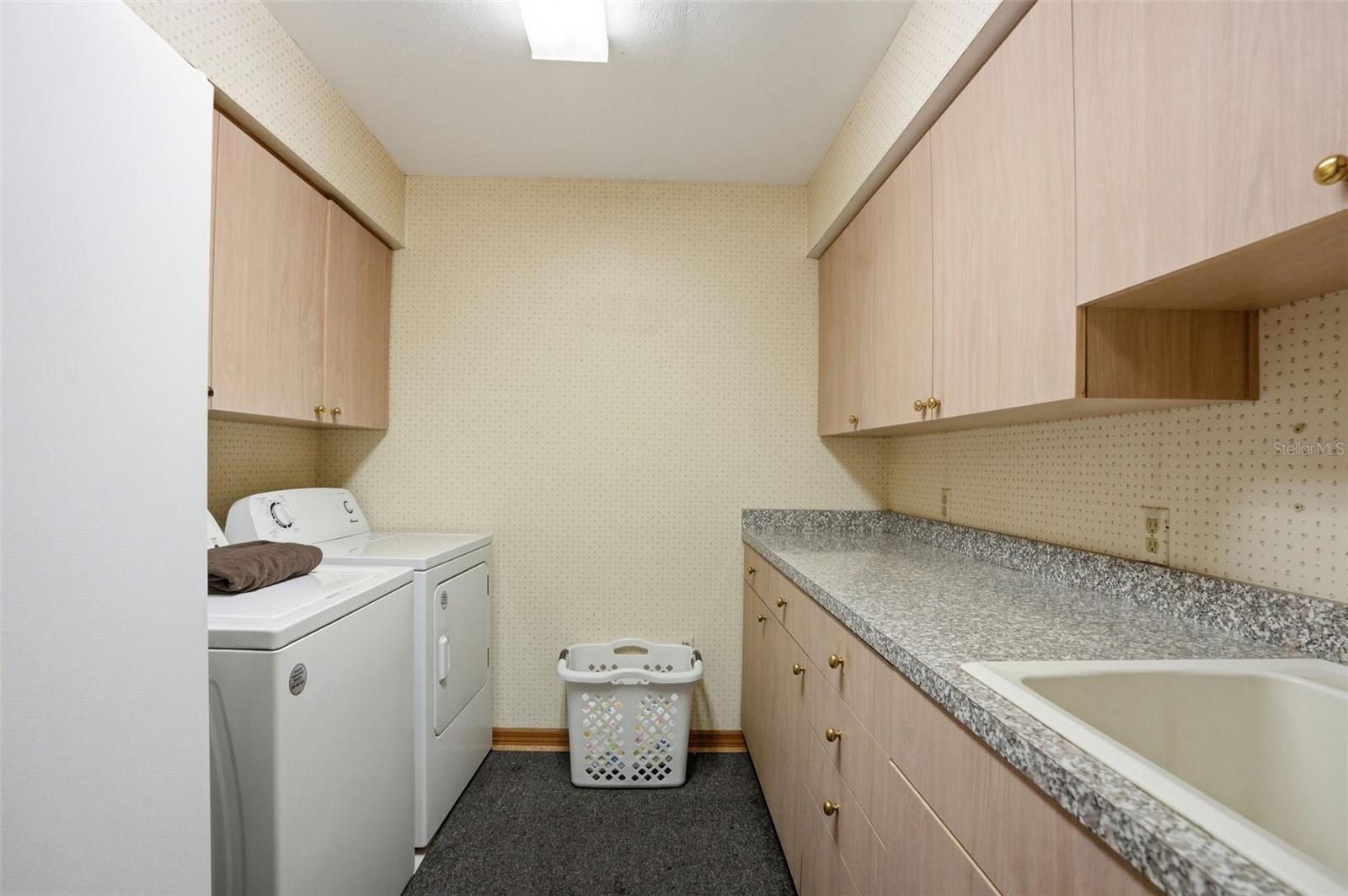 W7884689 Property Photo