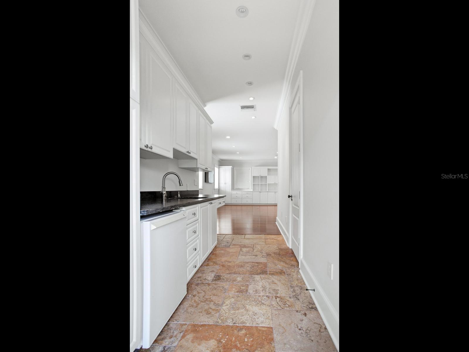 TB8495998 Property Photo