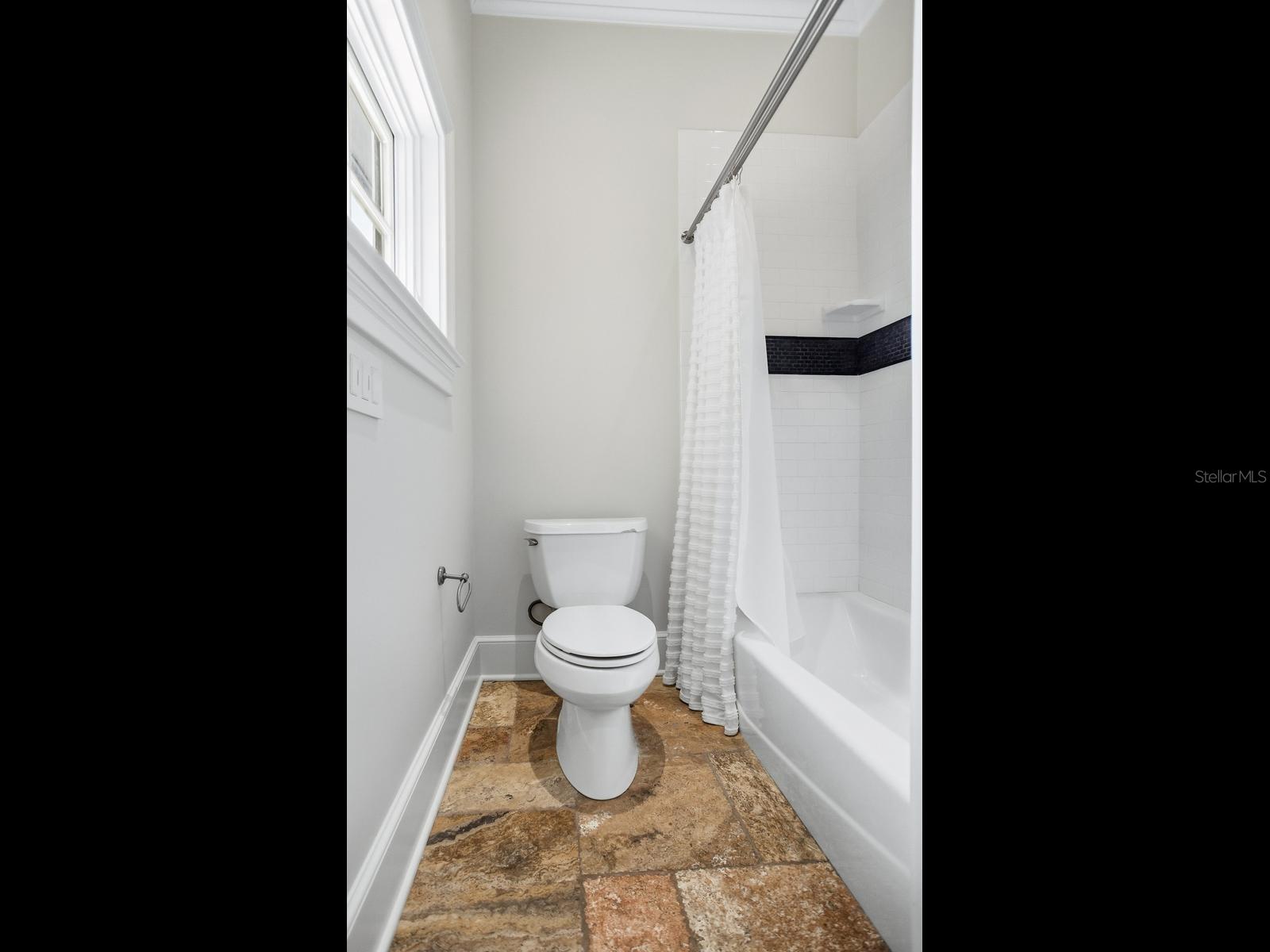 TB8495998 Property Photo