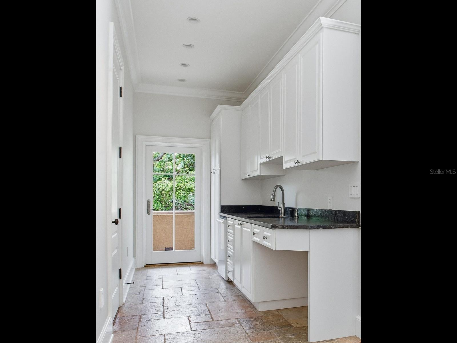 TB8495998 Property Photo