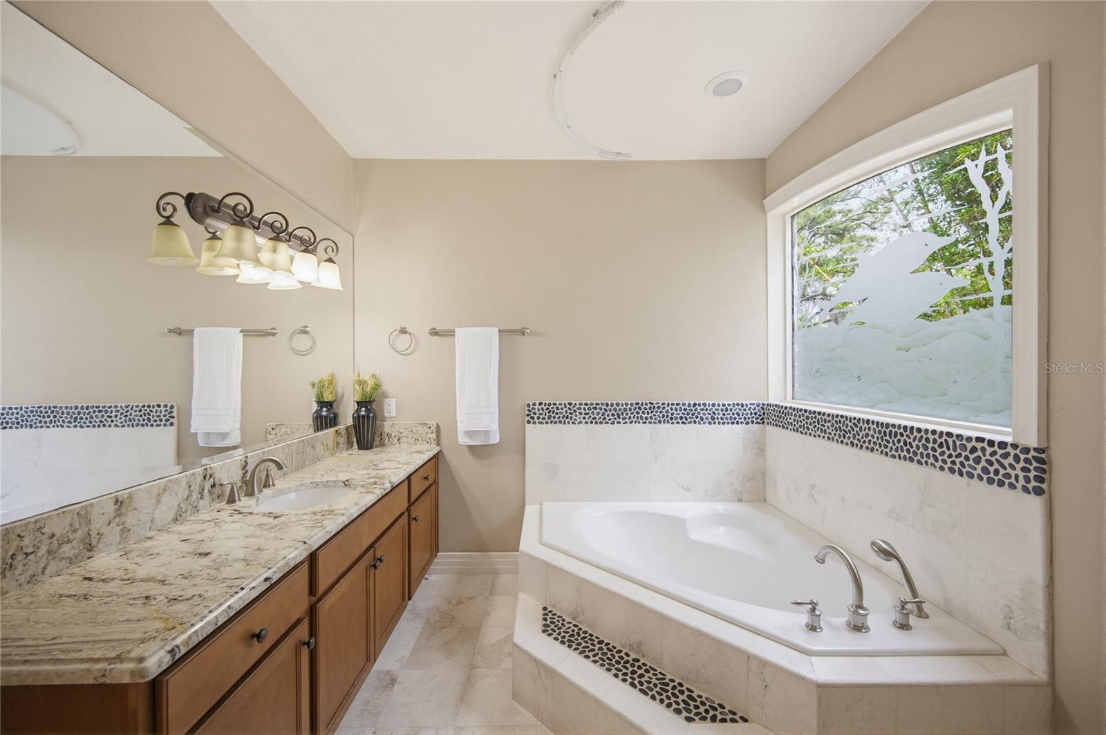 O6397850 Property Photo