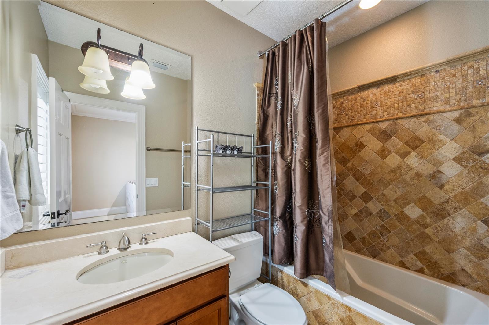 O6397850 Property Photo