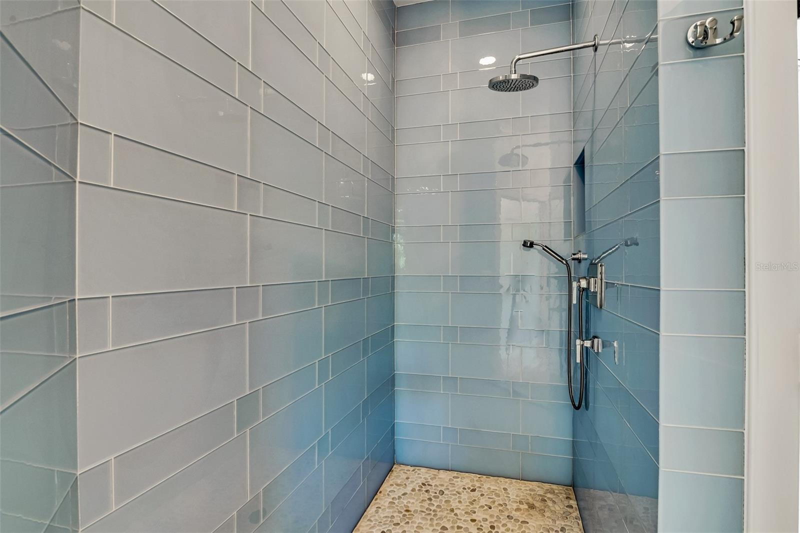 A4689581 Property Photo