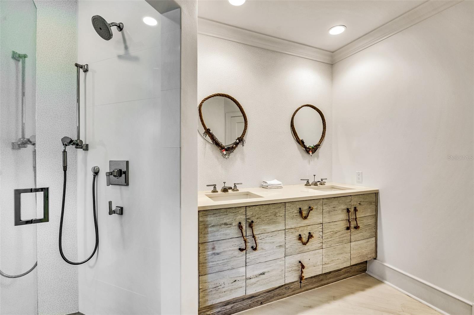 A4689581 Property Photo