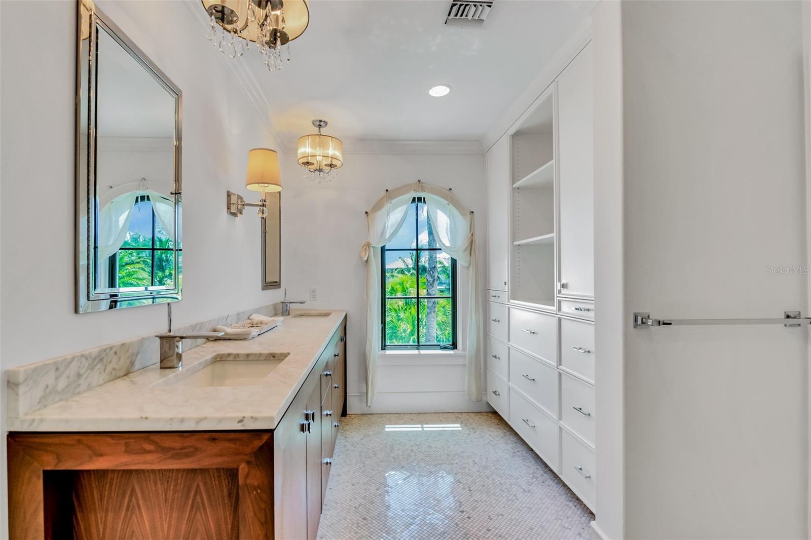 A4689581 Property Photo