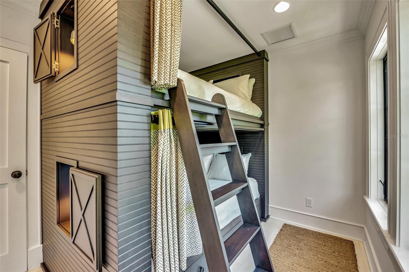 A4689581 Property Photo