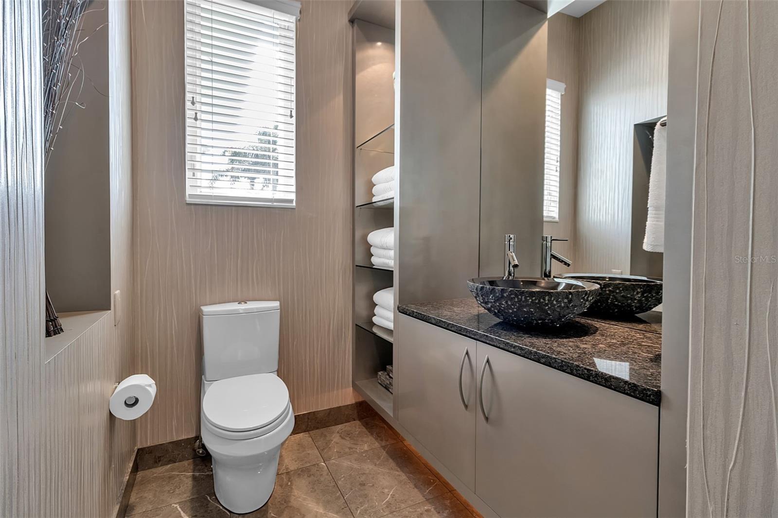 A4690180 Property Photo