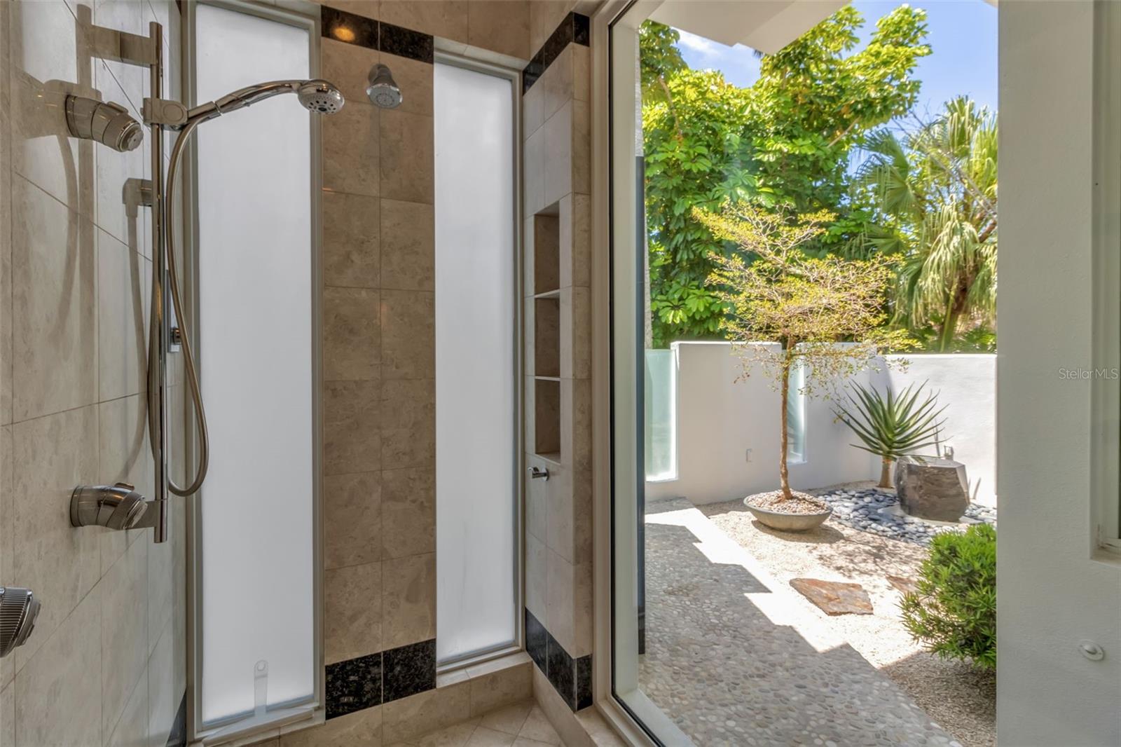 A4690180 Property Photo