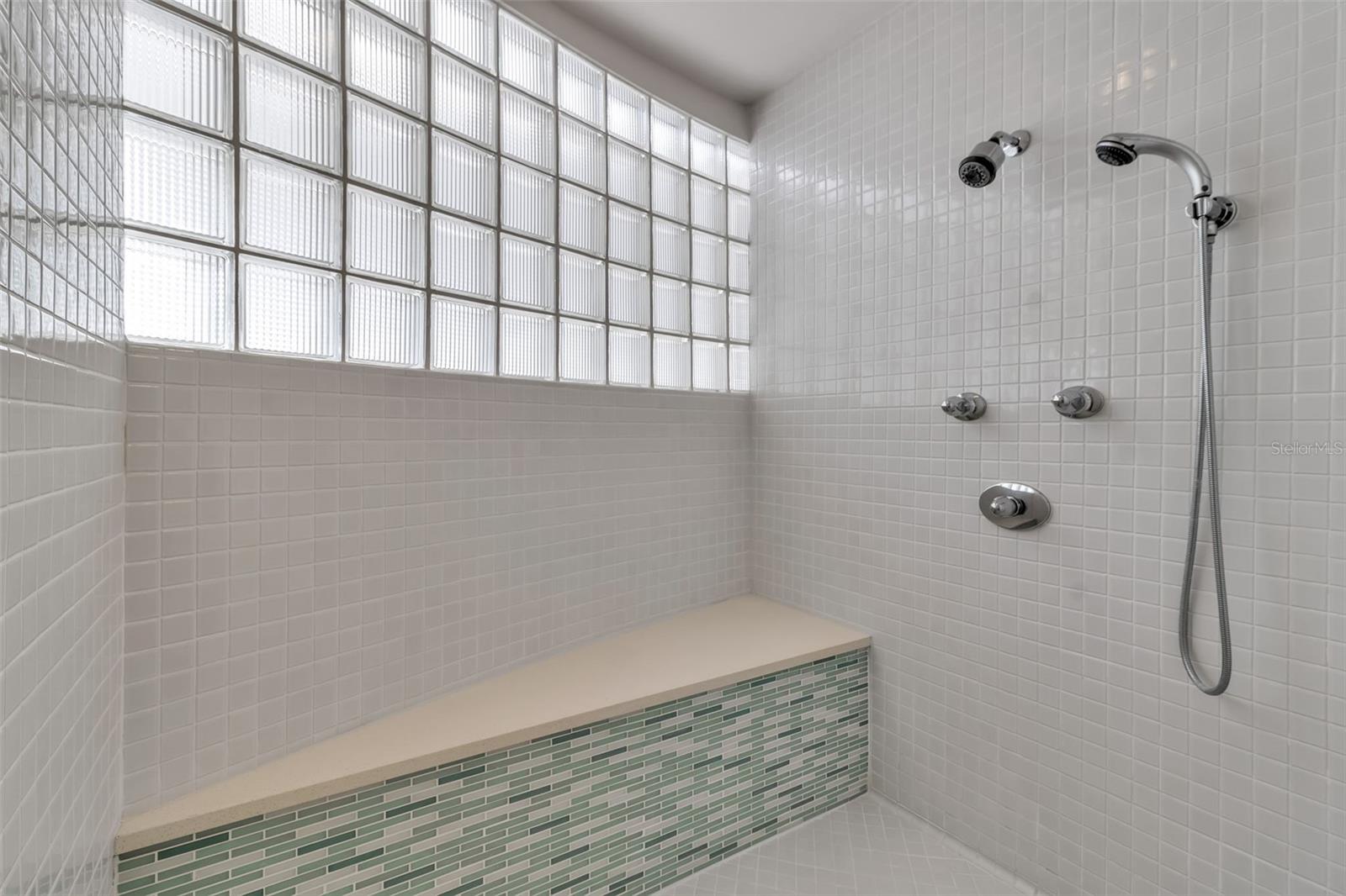 A4690180 Property Photo
