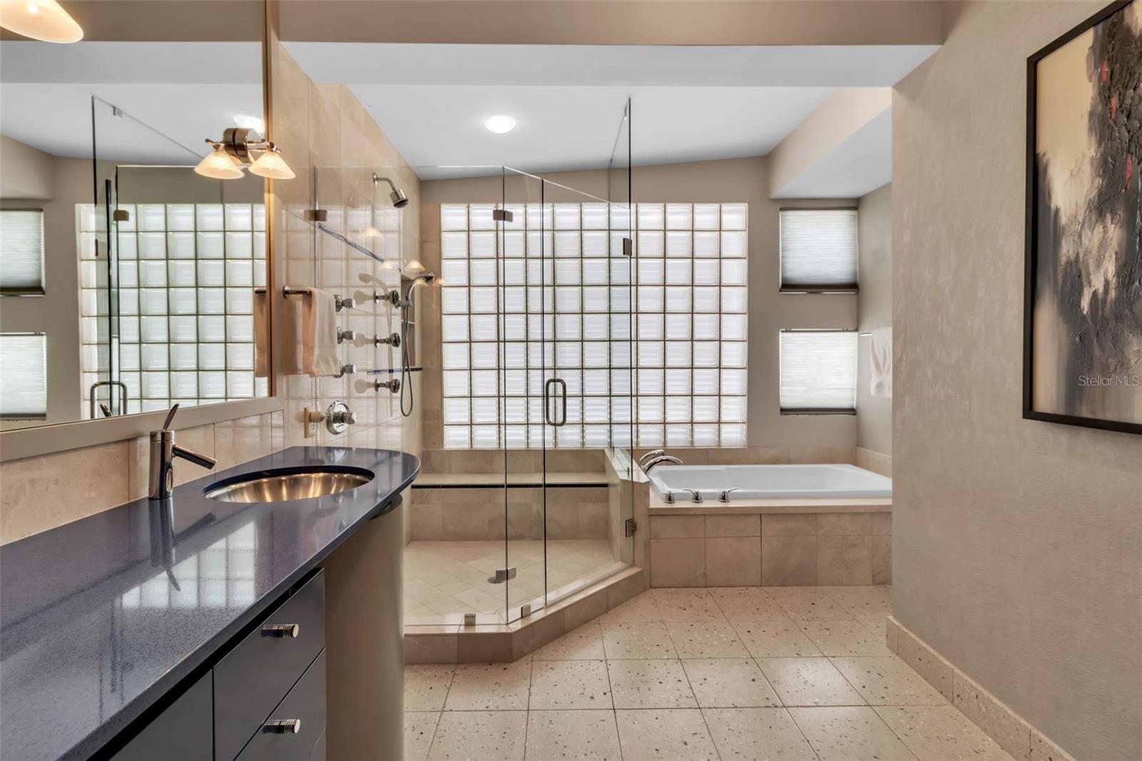 A4690180 Property Photo