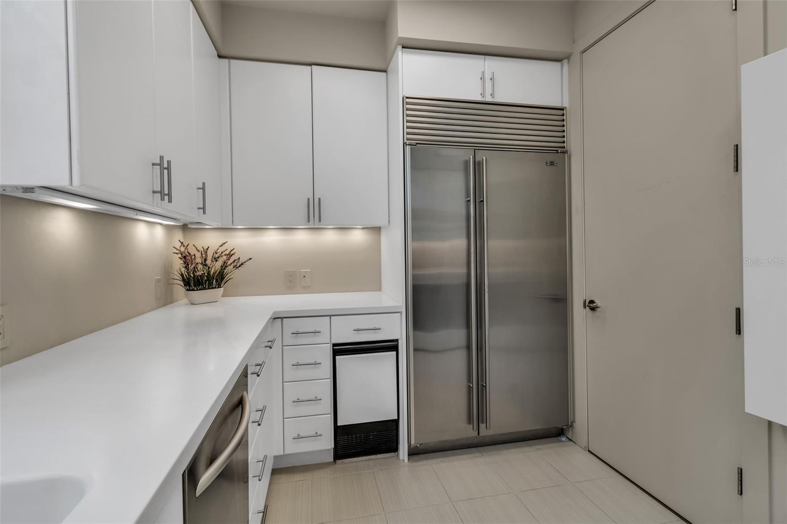 A4690180 Property Photo