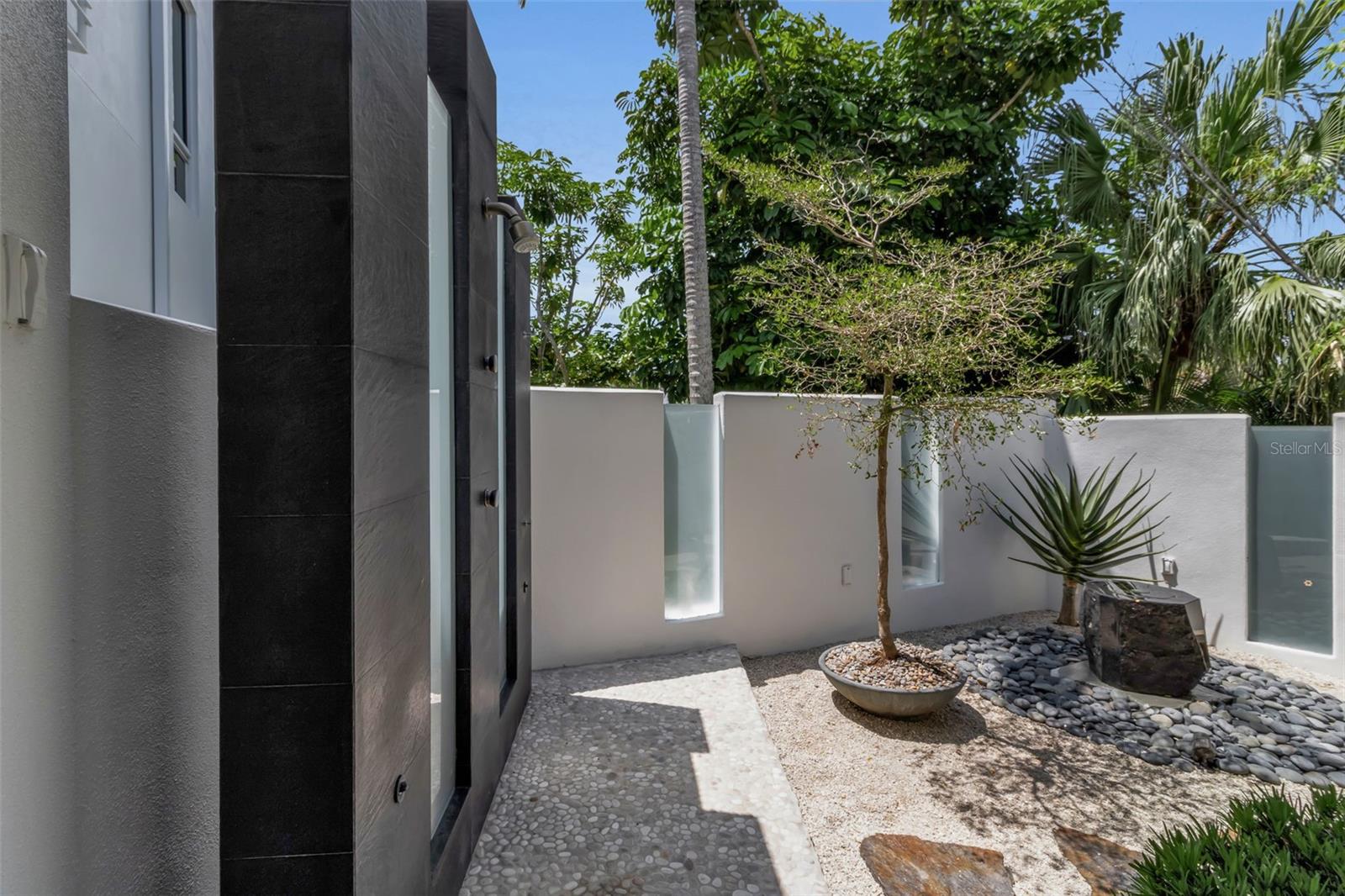 A4690180 Property Photo