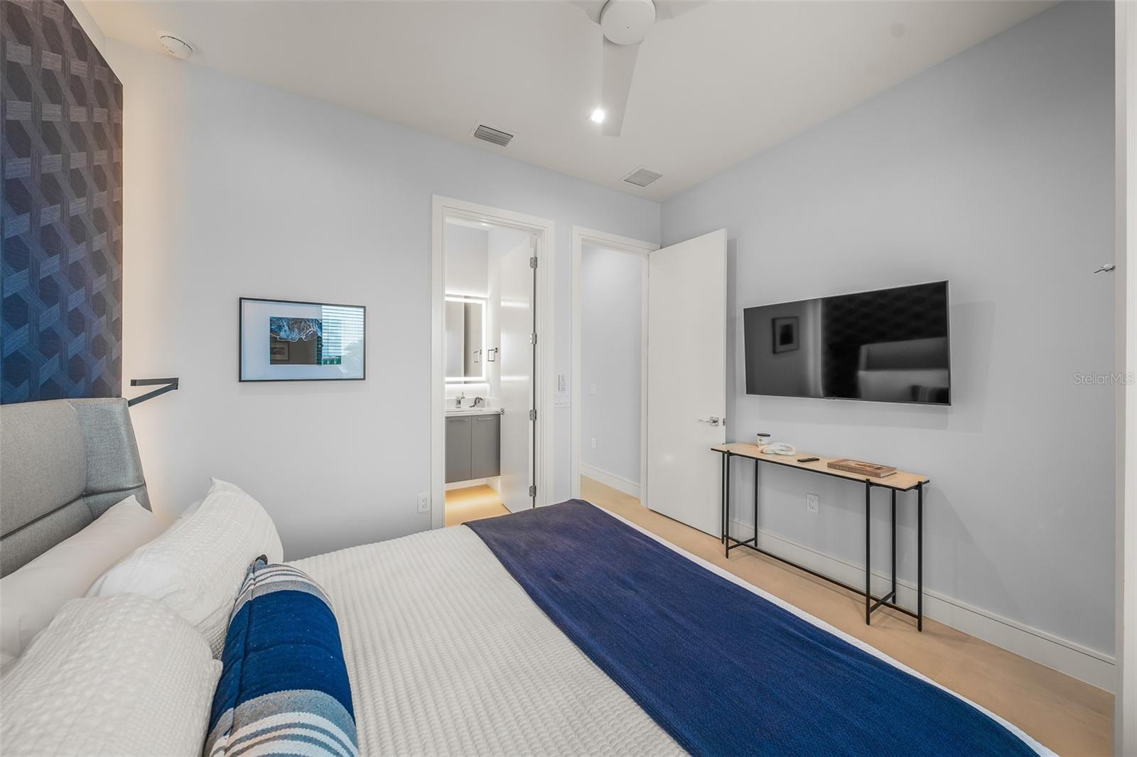 A4690312 Property Photo