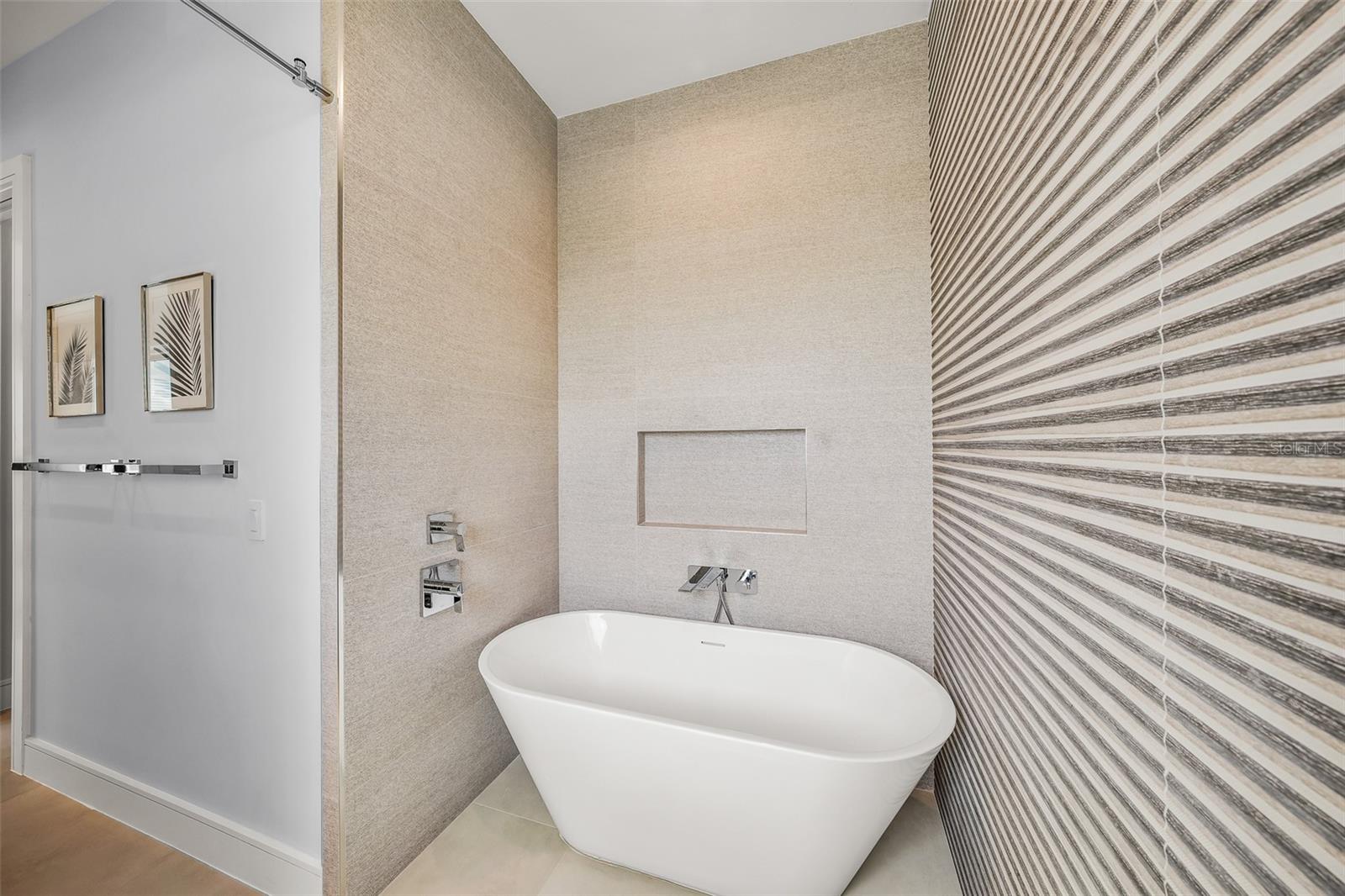 A4690312 Property Photo