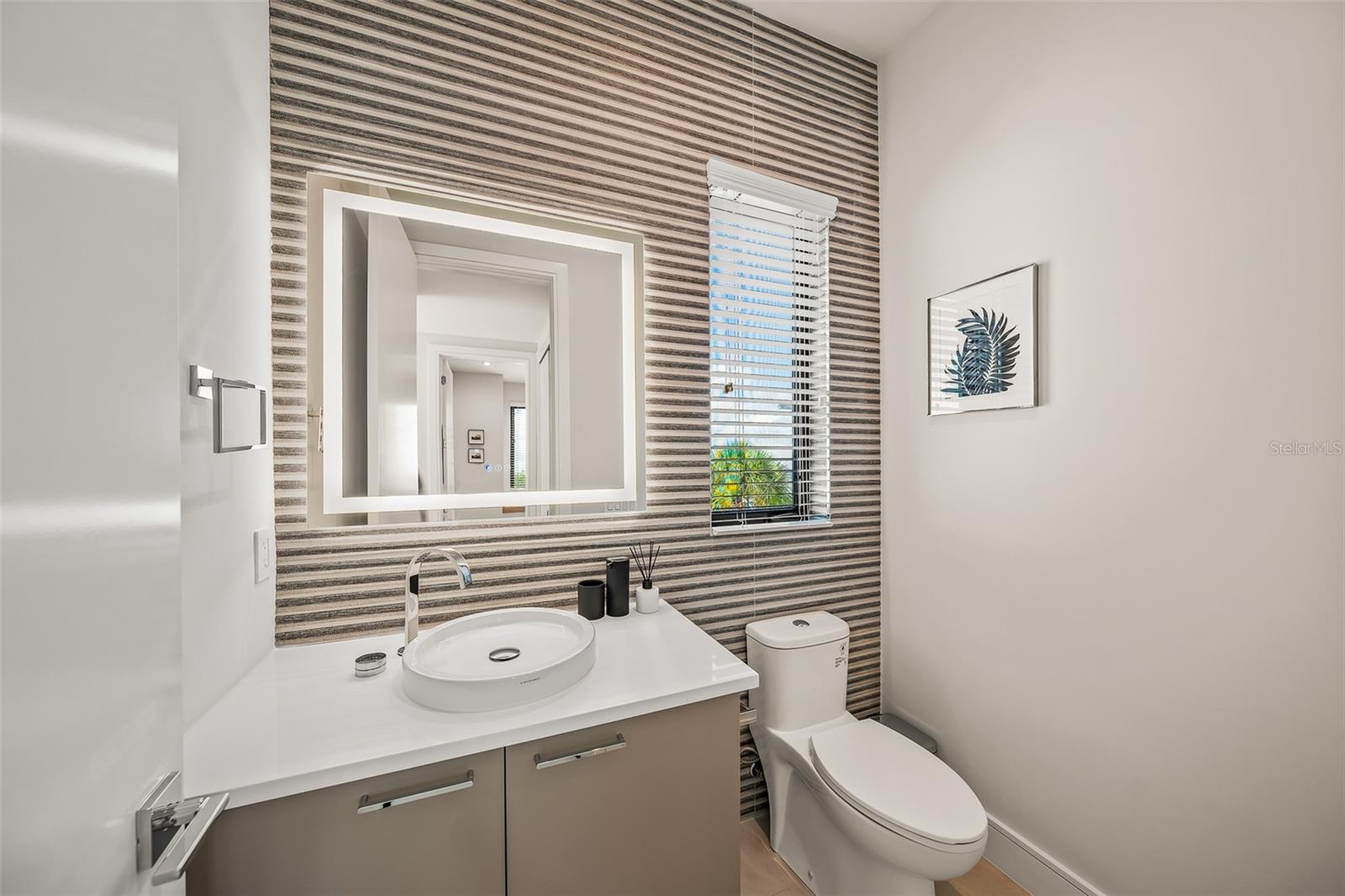 A4690312 Property Photo