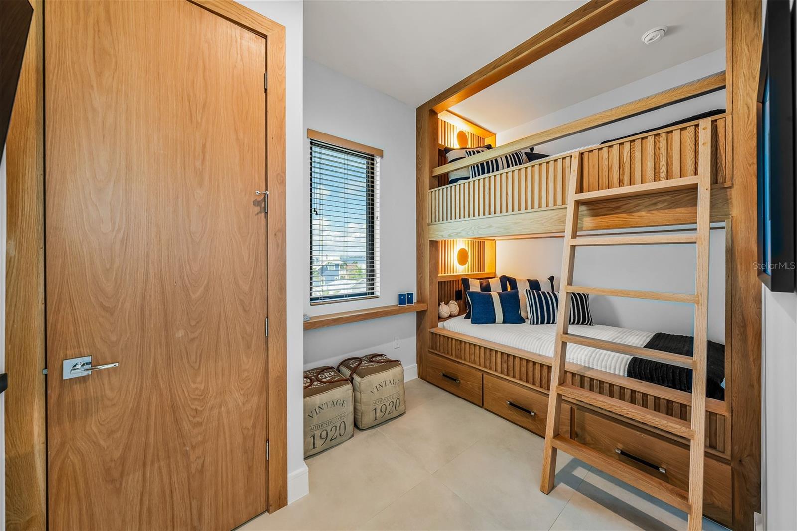 A4690312 Property Photo