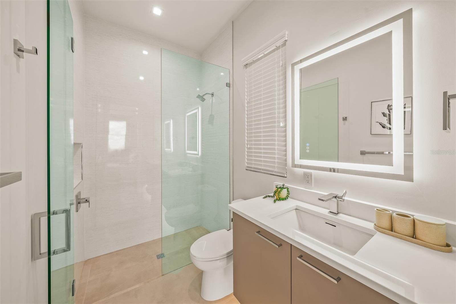 A4690312 Property Photo