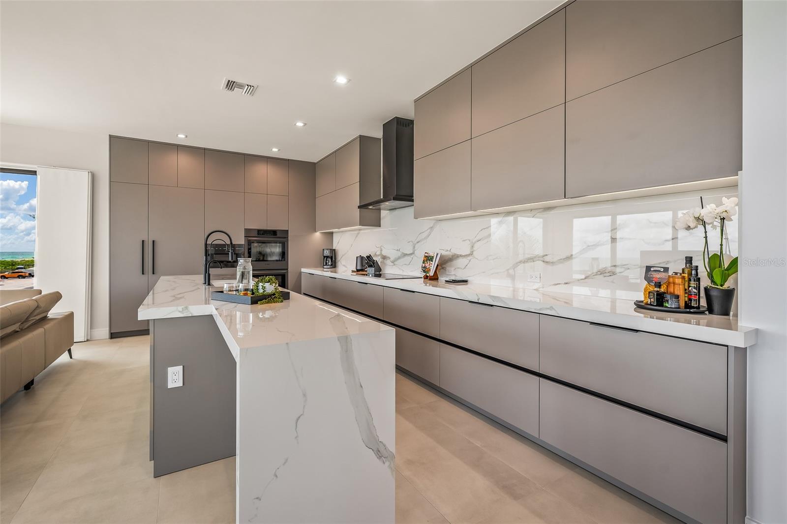 A4690312 Property Photo