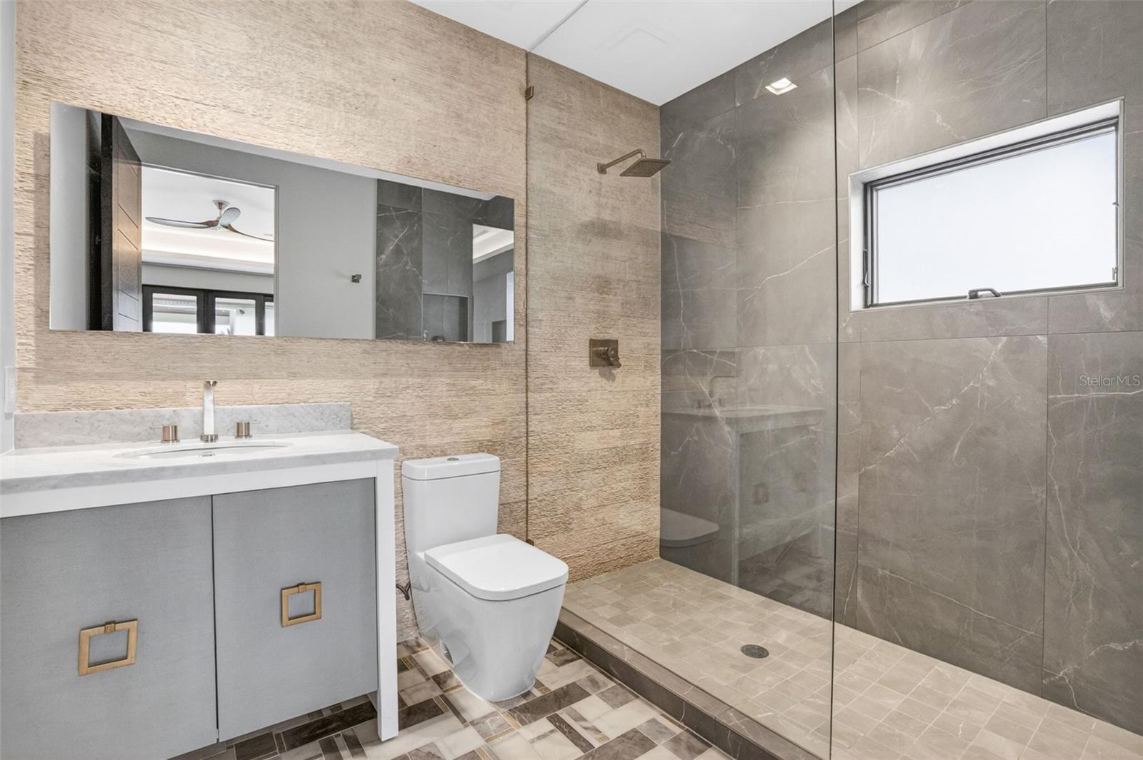 TB8498747 Property Photo