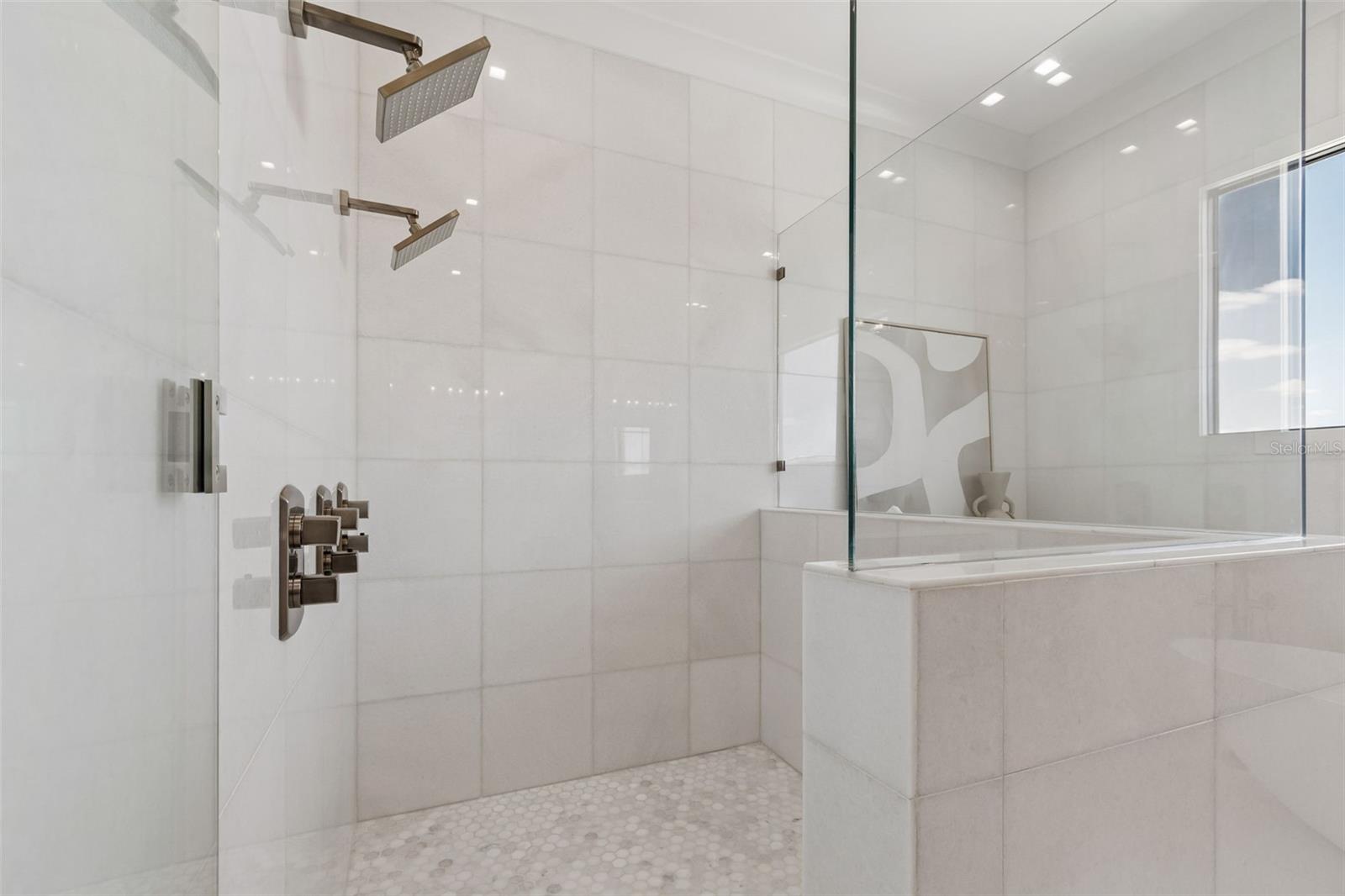 TB8498906 Property Photo