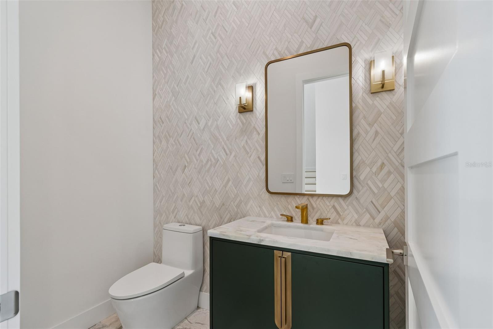 TB8498906 Property Photo
