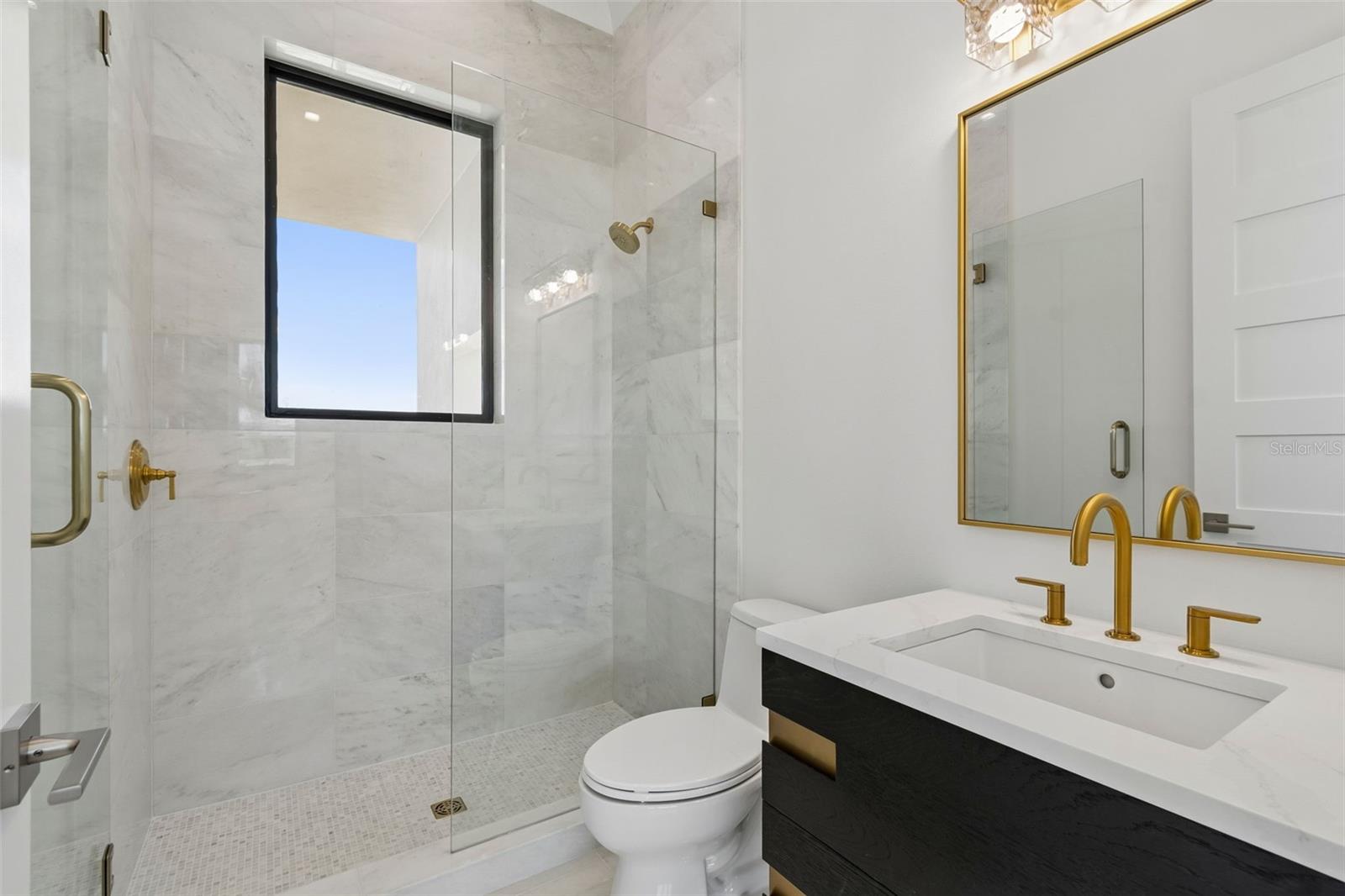 TB8498906 Property Photo