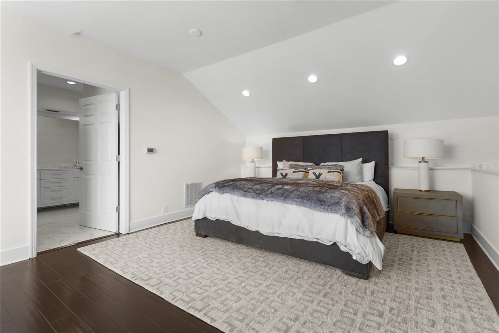 A4690949 Property Photo
