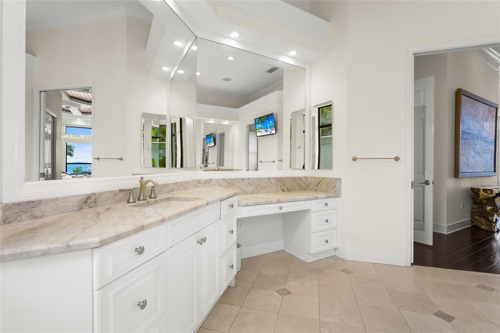 A4690949 Property Photo