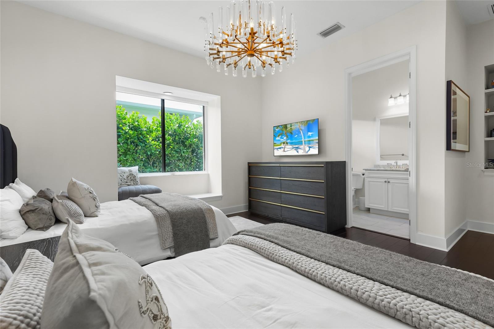 A4690949 Property Photo