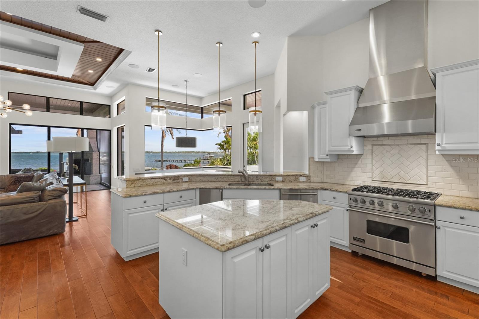 A4690949 Property Photo