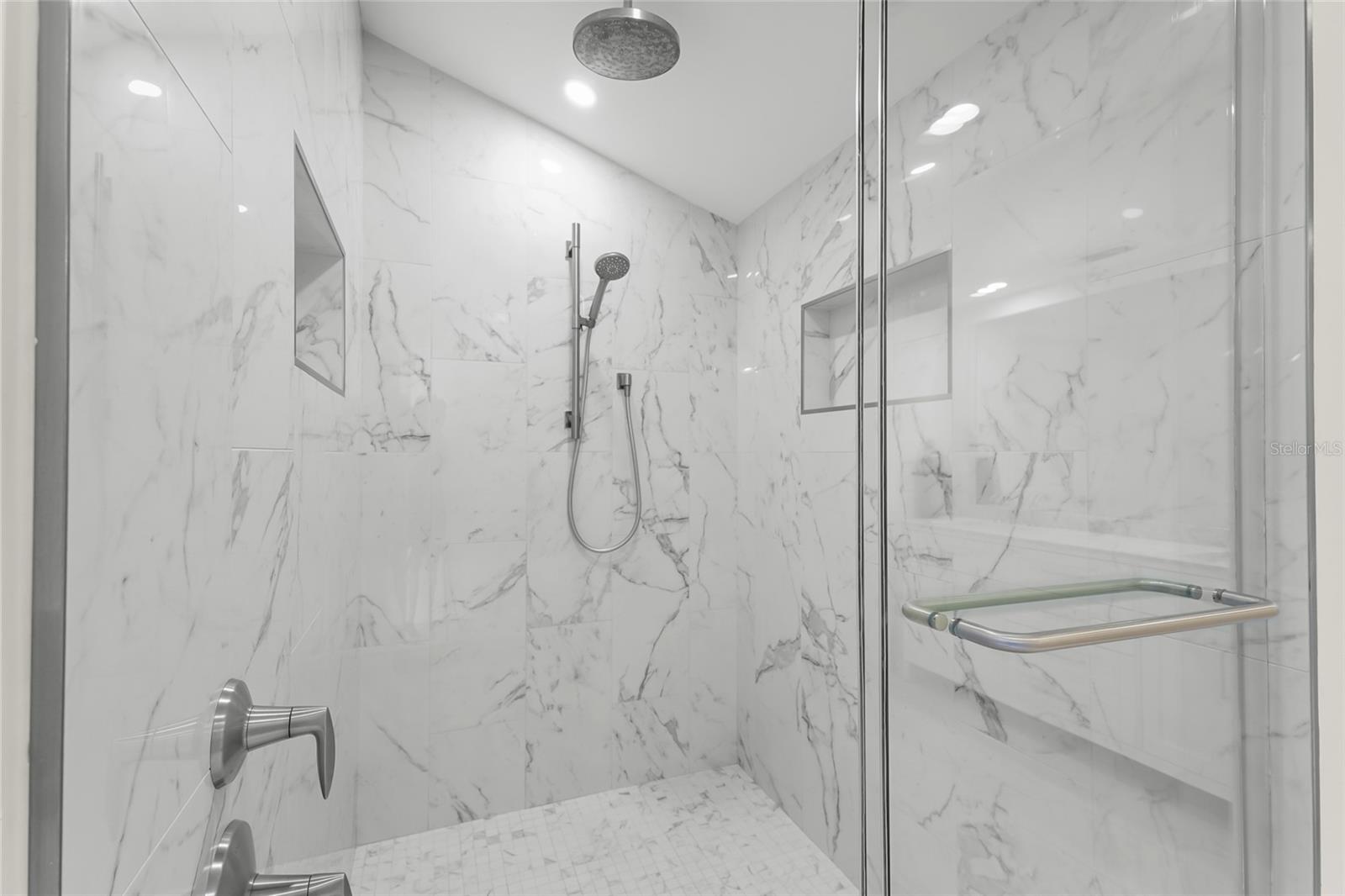 A4690949 Property Photo