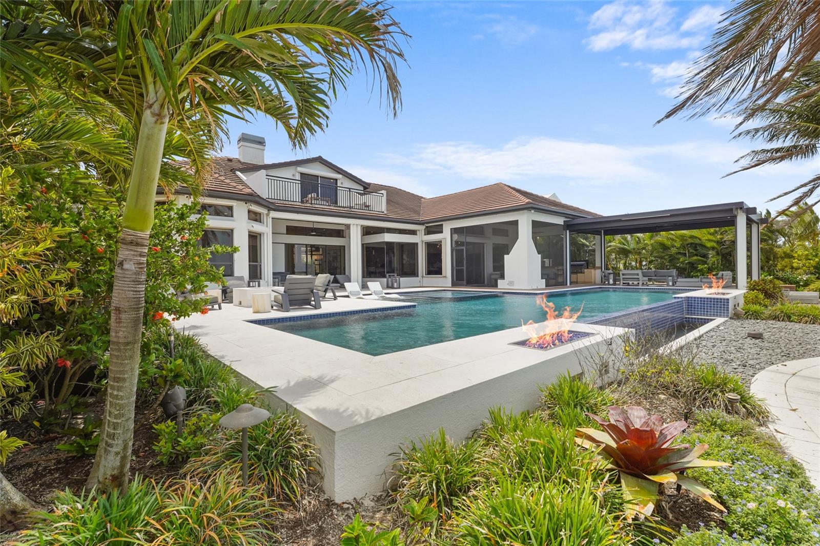 A4690949 Property Photo