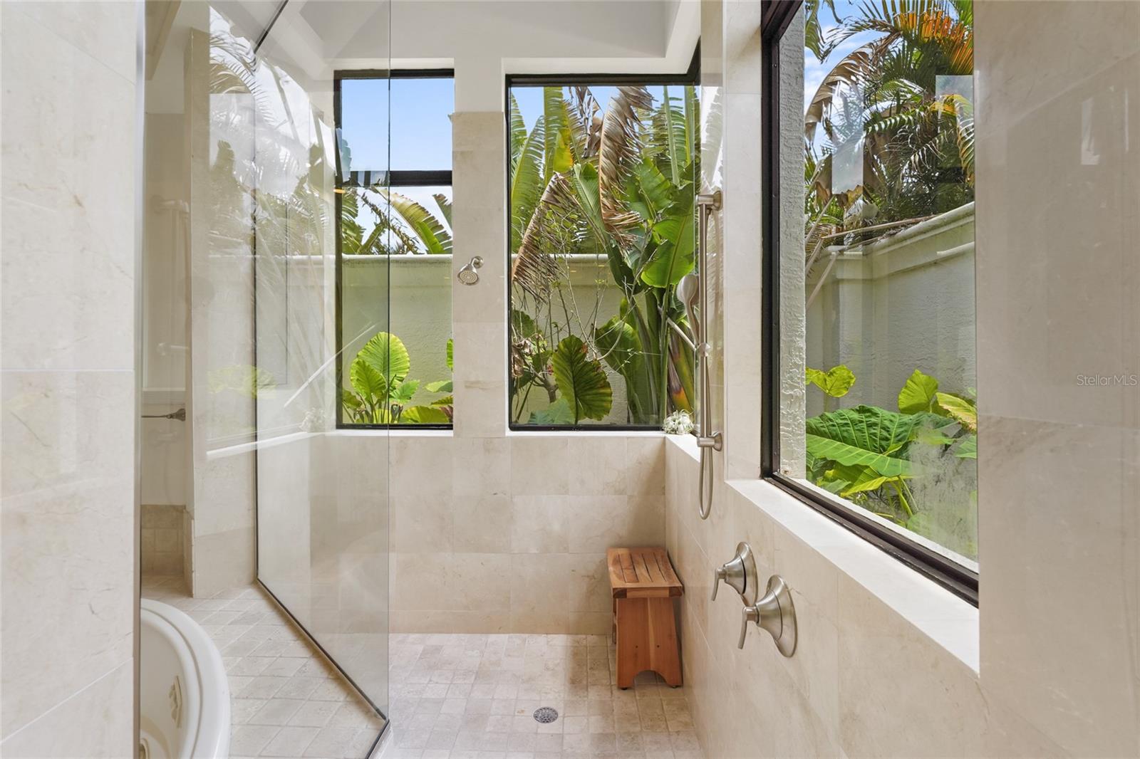 A4690949 Property Photo