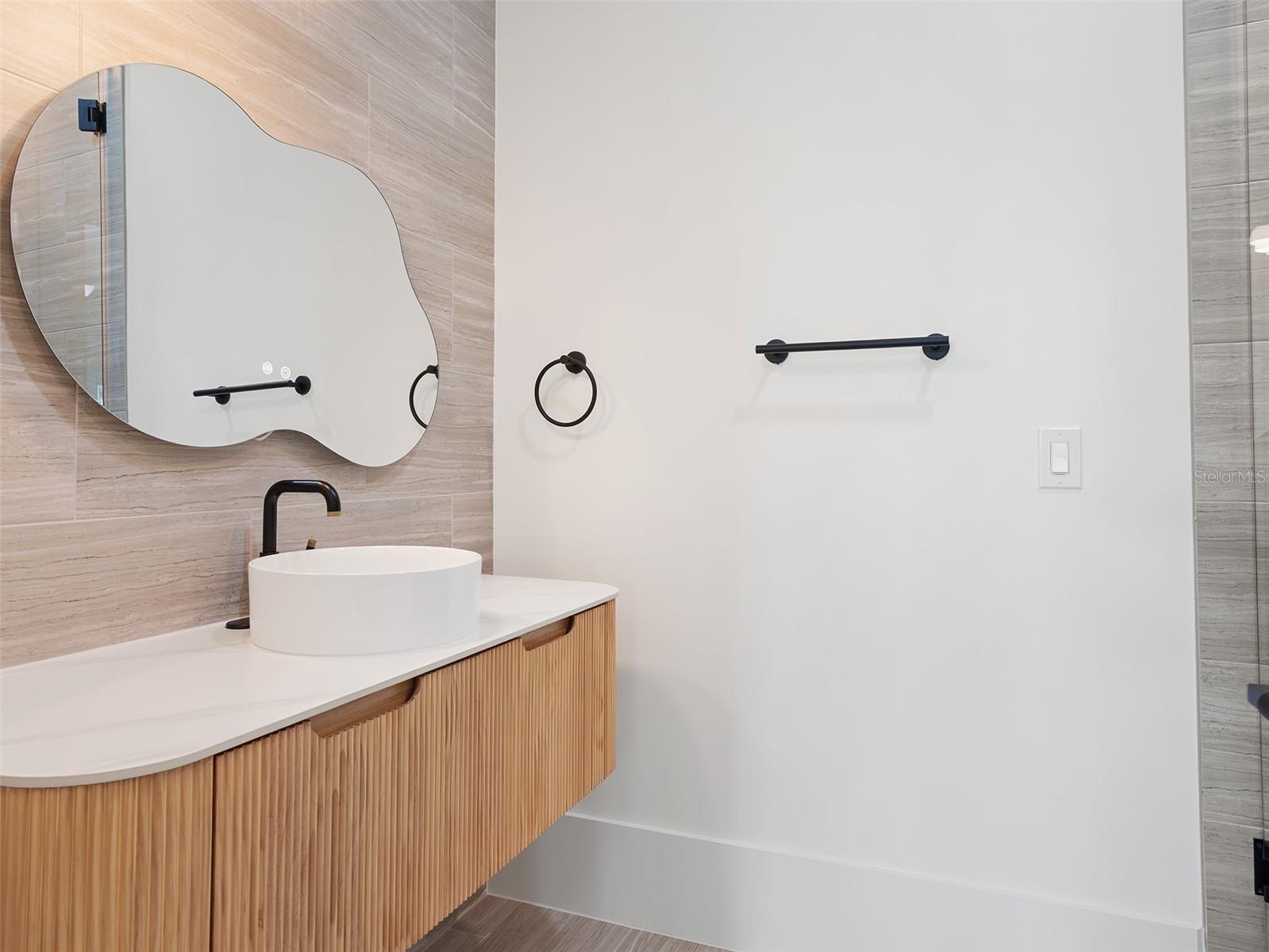 O6401757 Property Photo