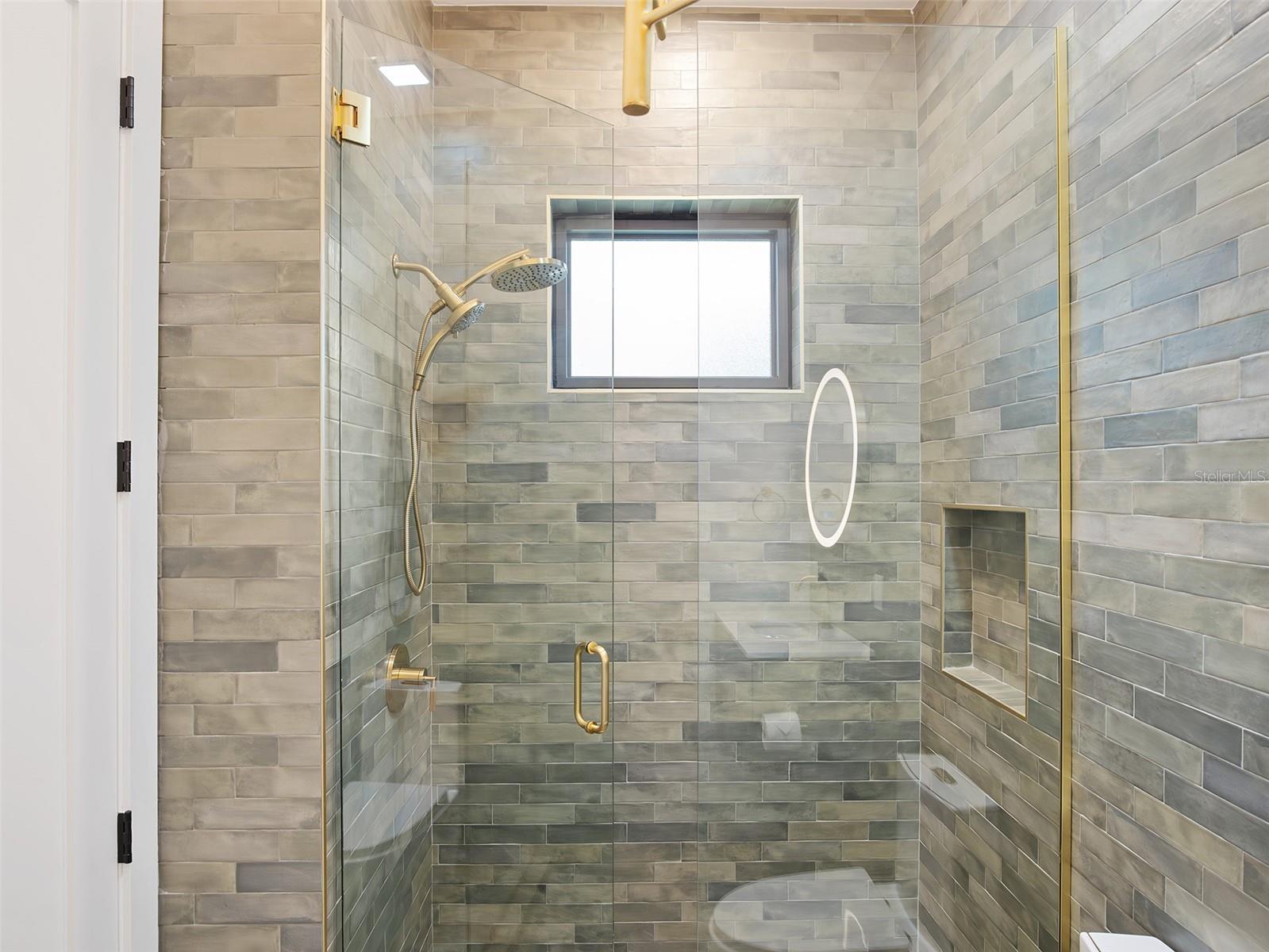 O6401757 Property Photo