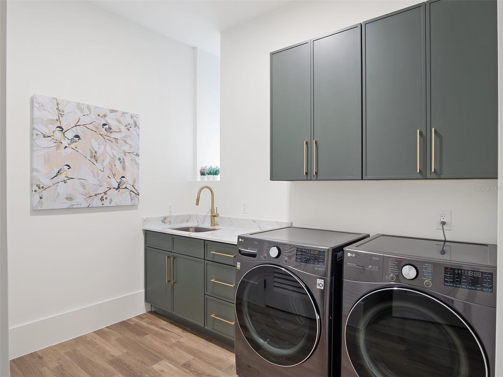 O6401757 Property Photo