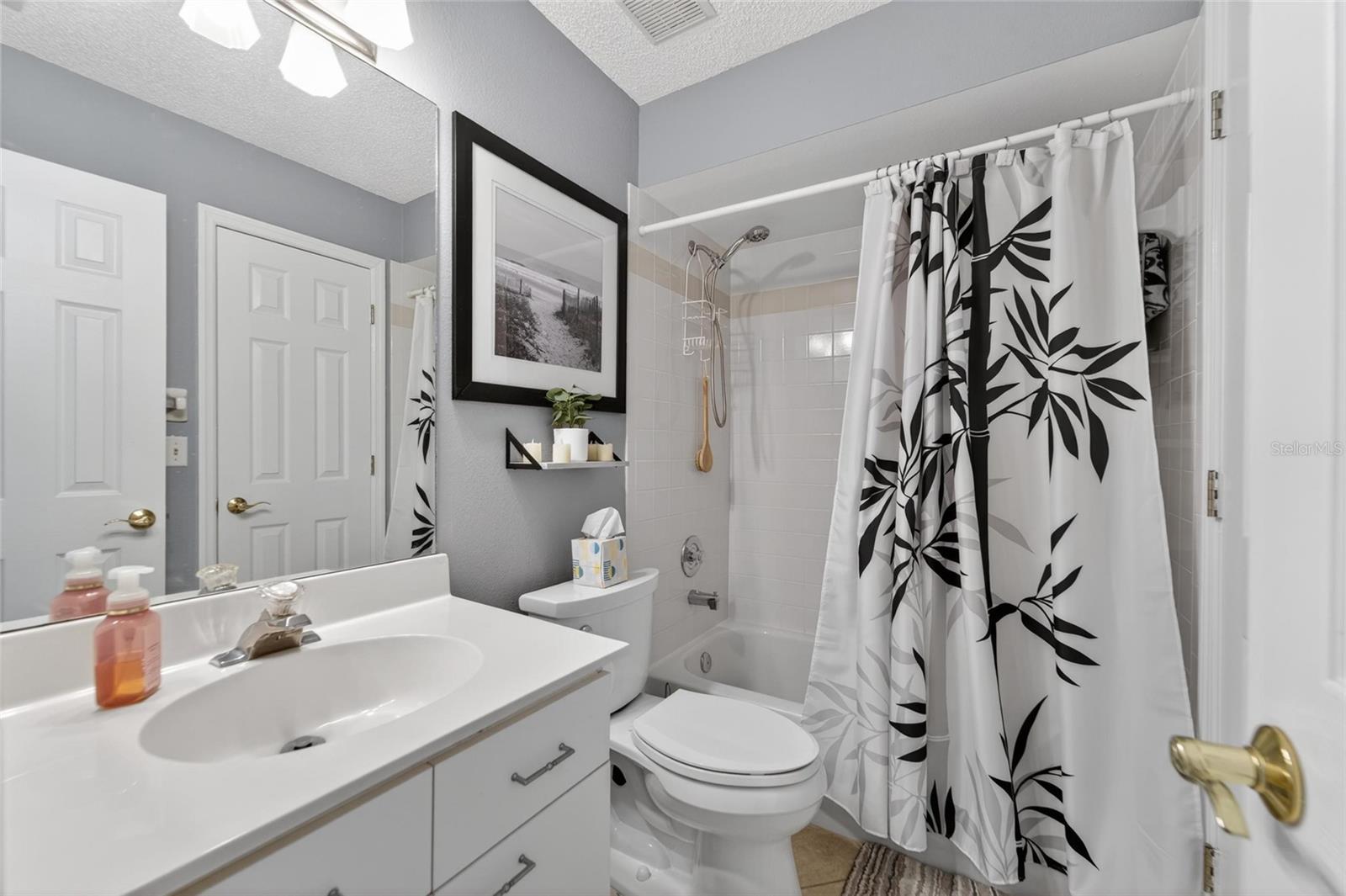 TB8501097 Property Photo