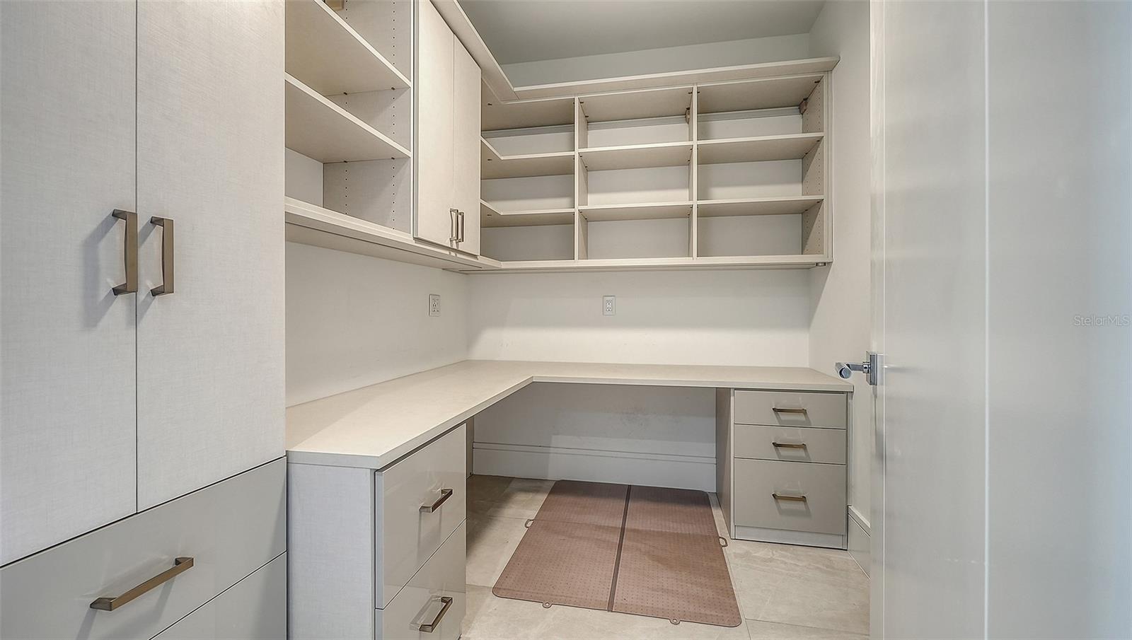 A4692009 Property Photo
