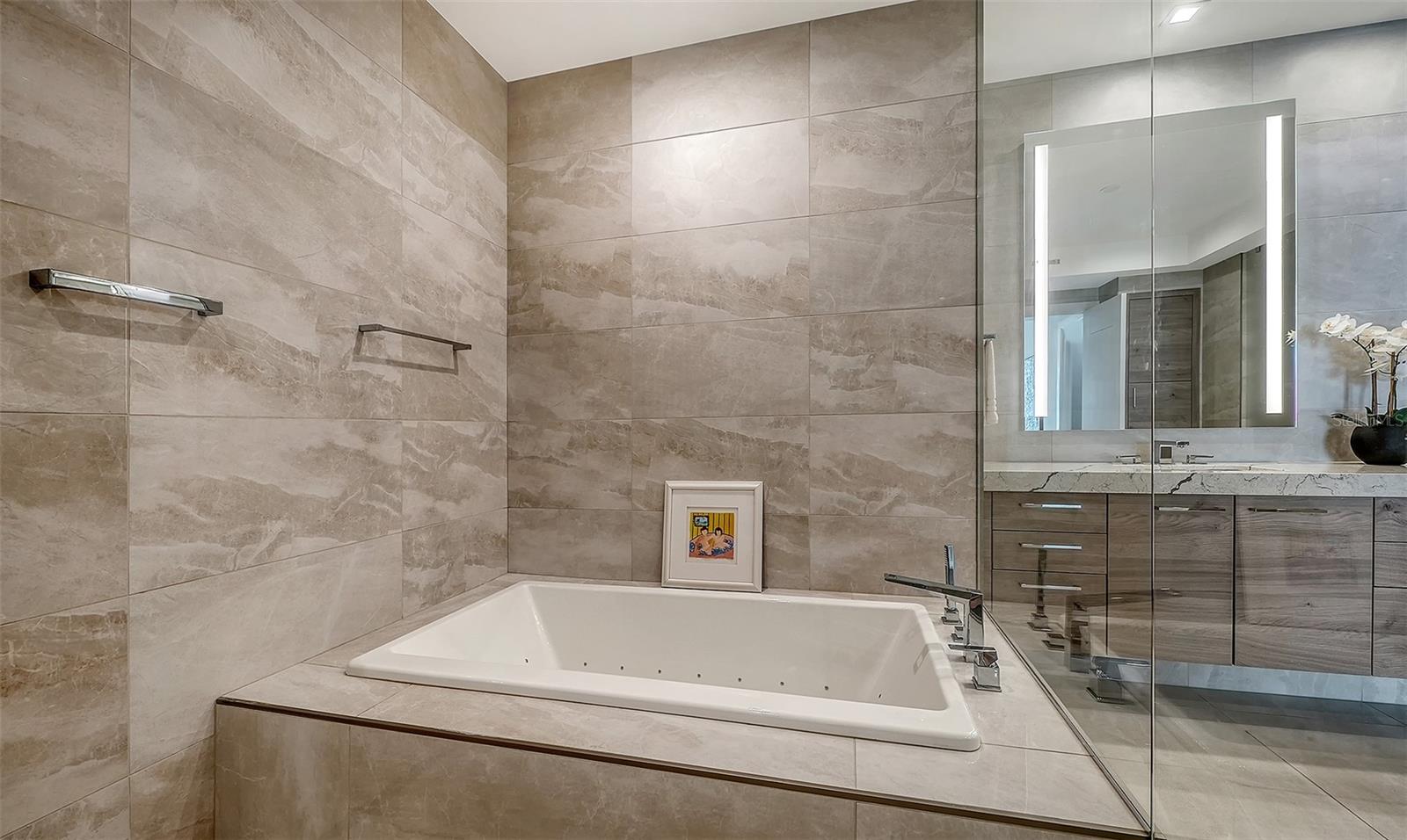A4692009 Property Photo