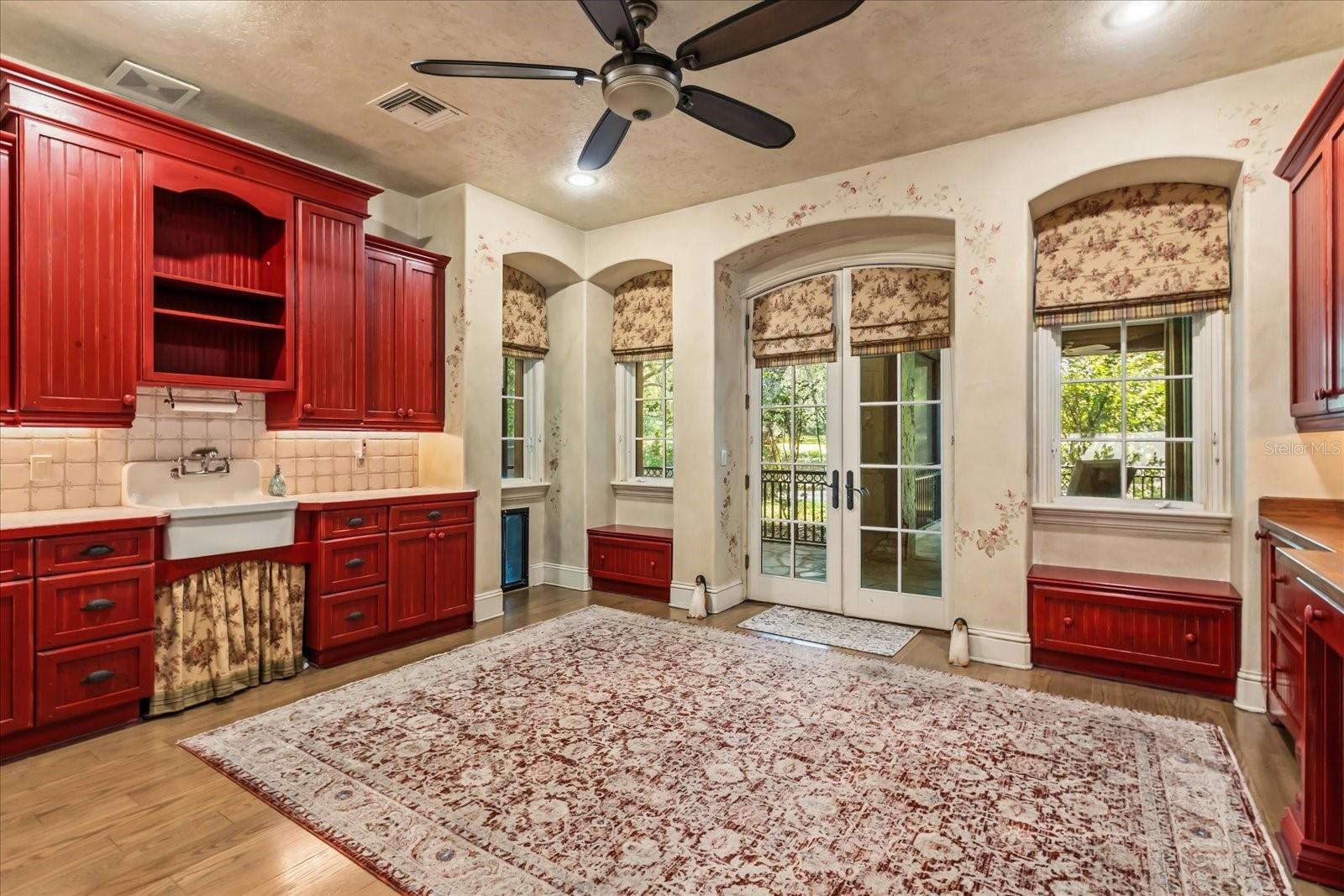 O6403834 Property Photo