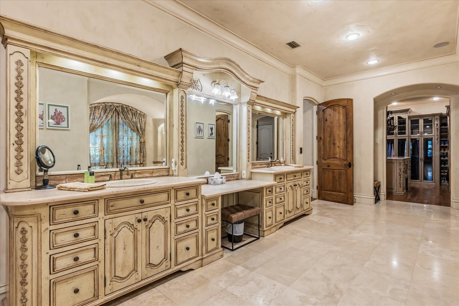 O6403834 Property Photo