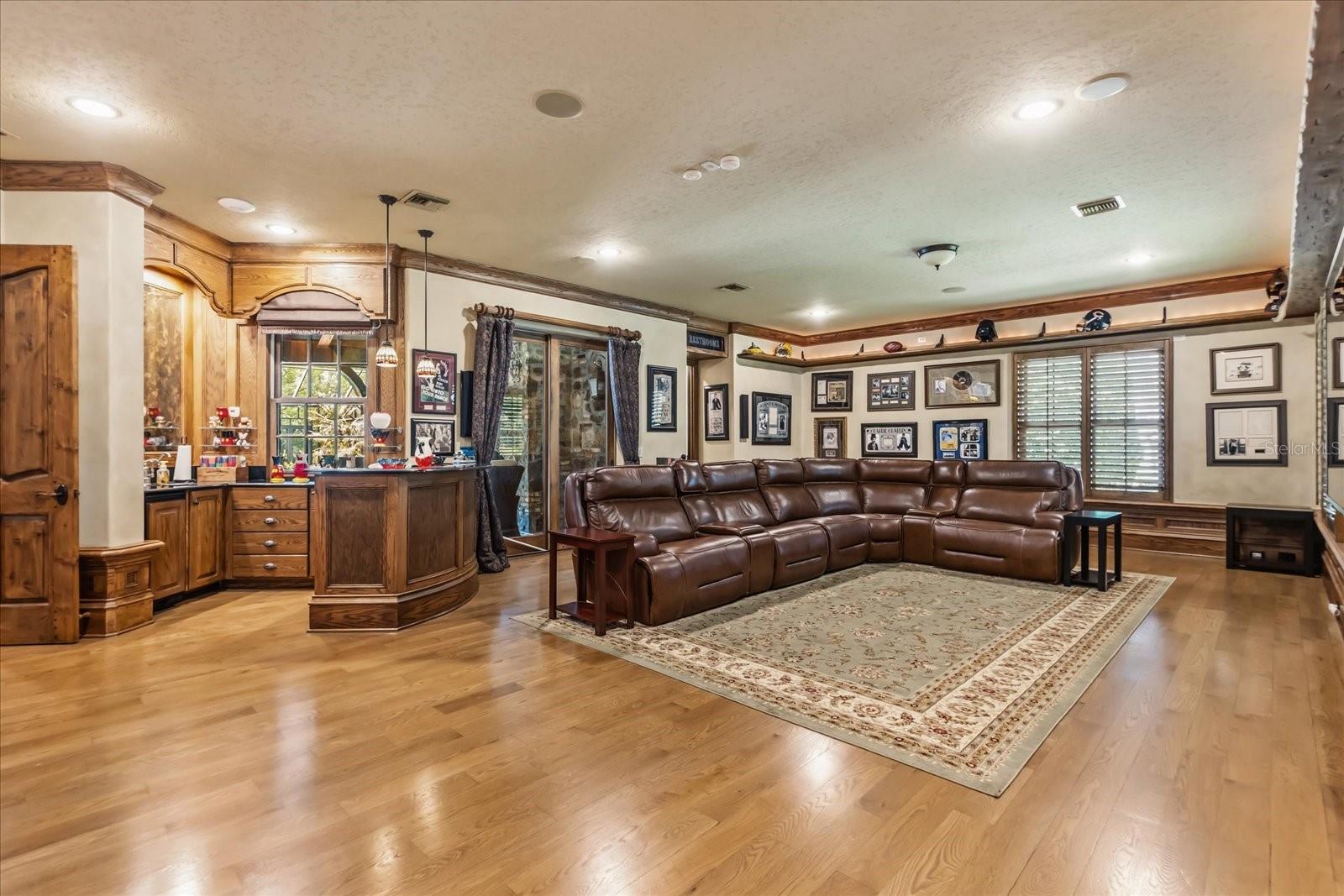 O6403834 Property Photo