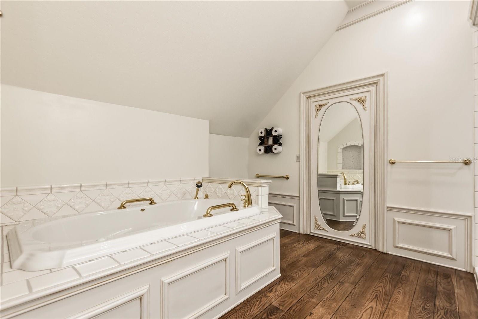 O6403834 Property Photo