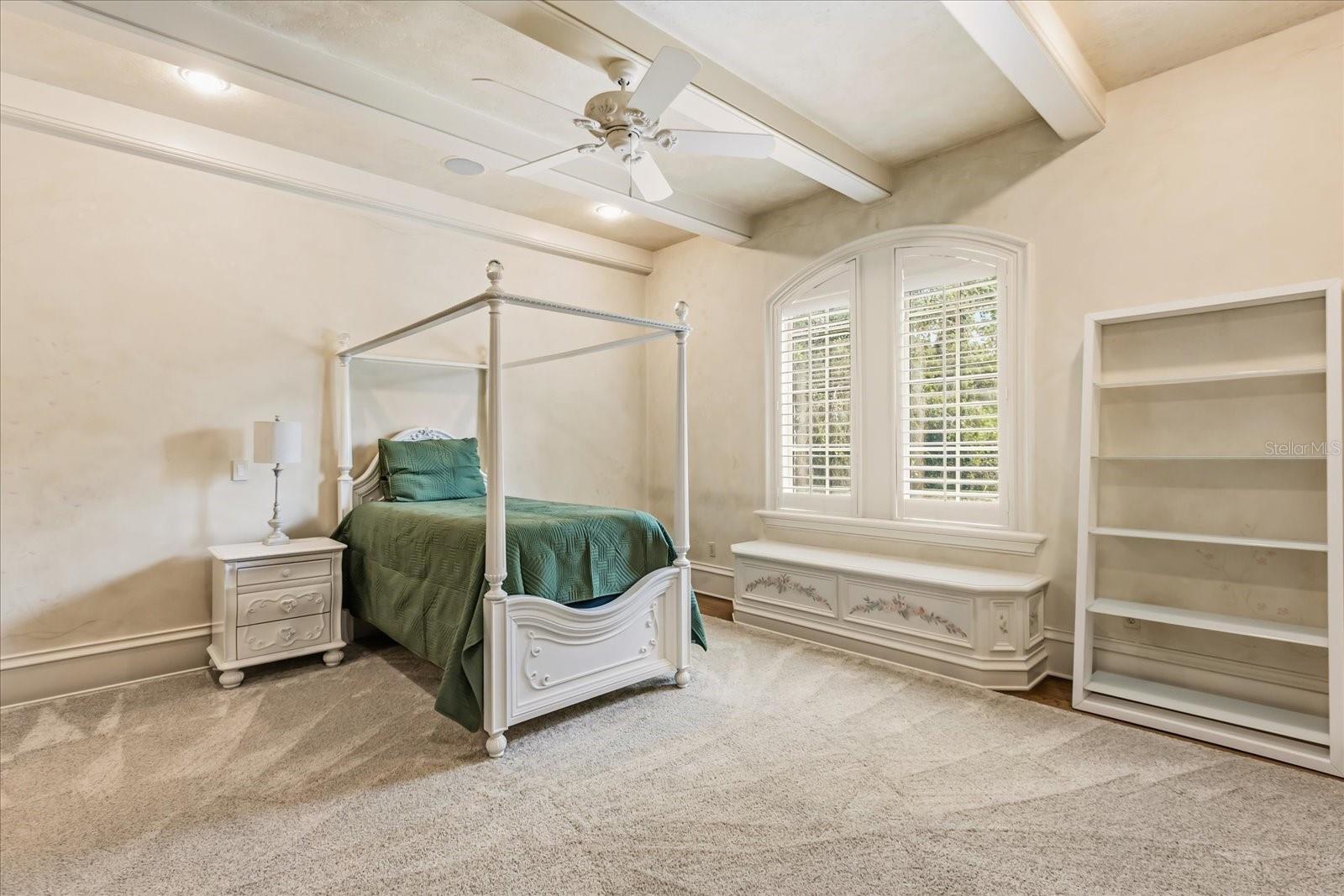 O6403834 Property Photo
