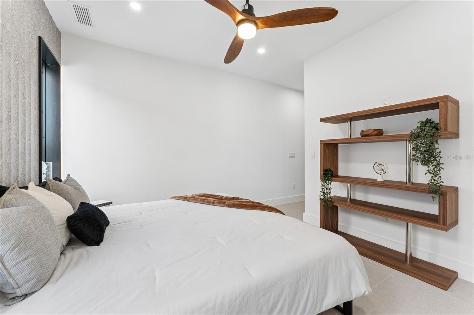 O6404260 Property Photo
