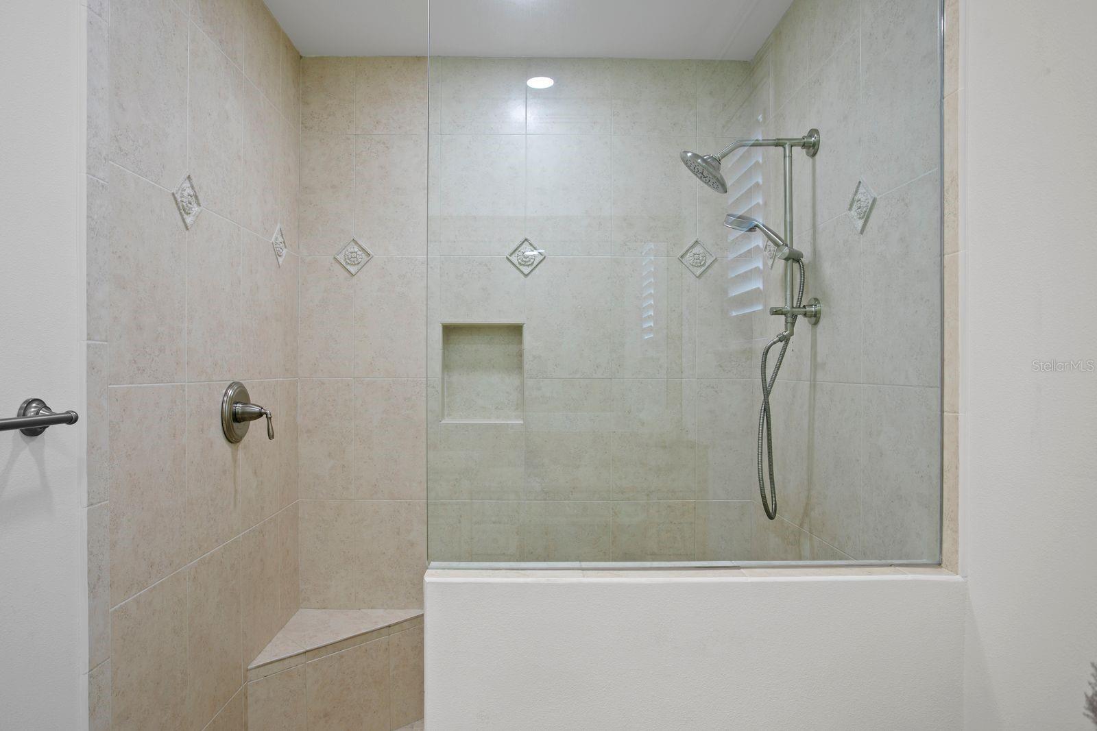 TB8504393 Property Photo