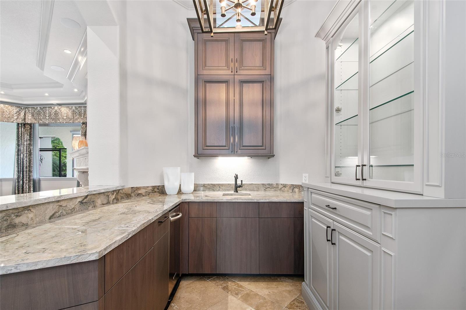 O6404415 Property Photo