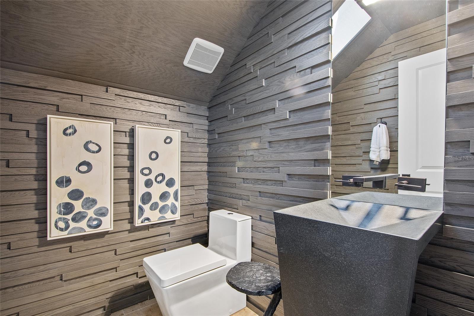 O6404415 Property Photo
