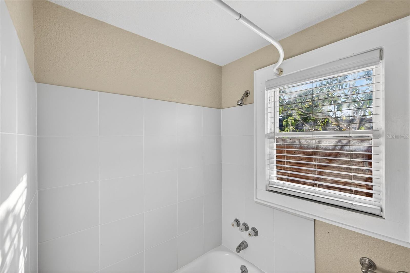 TB8504794 Property Photo