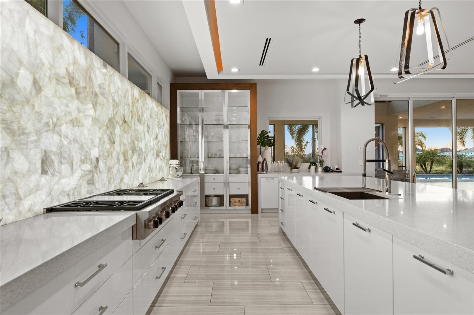 O6404587 Property Photo